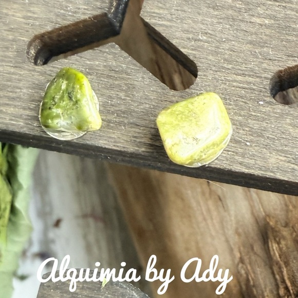 Alquimia Yellow-Green Stone Earrings - Picture 1 of 1
